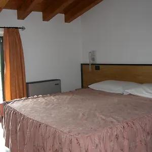 https://hotel-la-pergola-moniga-del-garda.it-lombardy.com